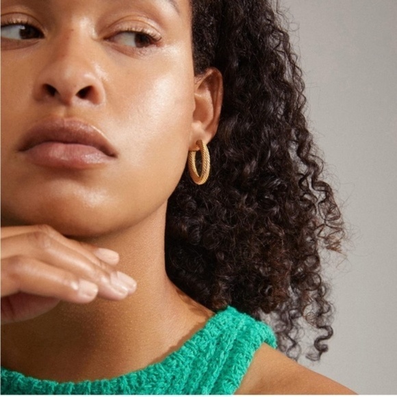 GOLD 18k Gold Plated Textured Hoop Earrings - Picture 2 of 3